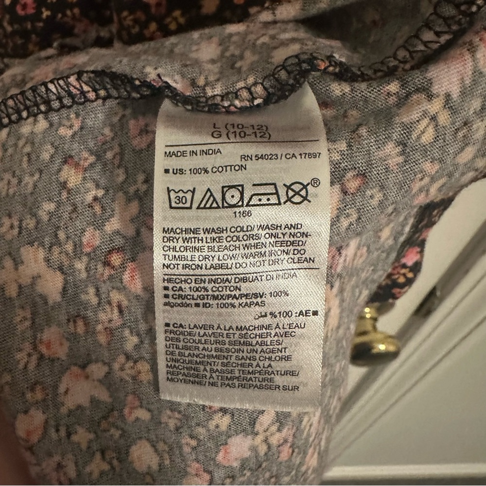 Old Navy- Girls Tiered Floral Short Sleeve Dress, Large - Picture 7 of 7